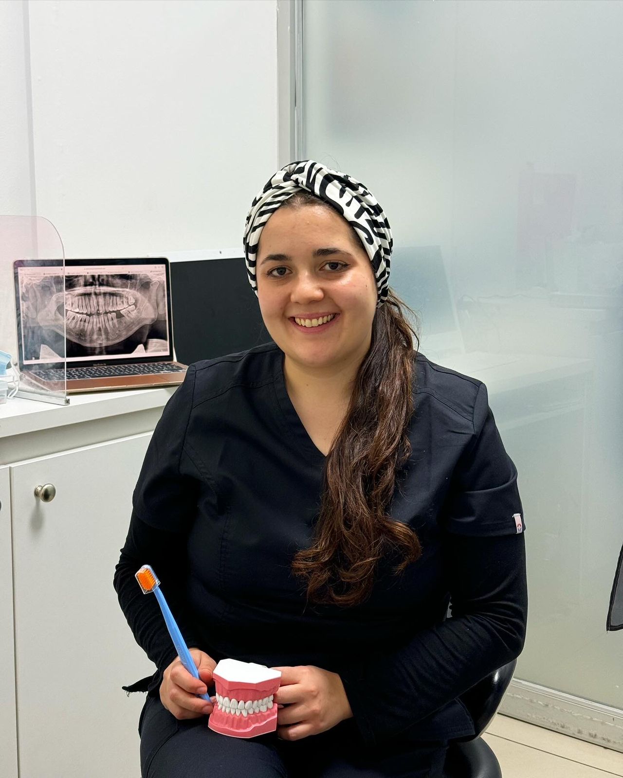 Dra. María de Jesús Arriagada Mora, cirujana dentista